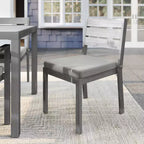 Set di 2 sedie da pranzo impilabili Martha Stewart Bedford per interni-esterni con finitura in alluminio spazzolato effetto legno e cuscini per tutte le stagioni