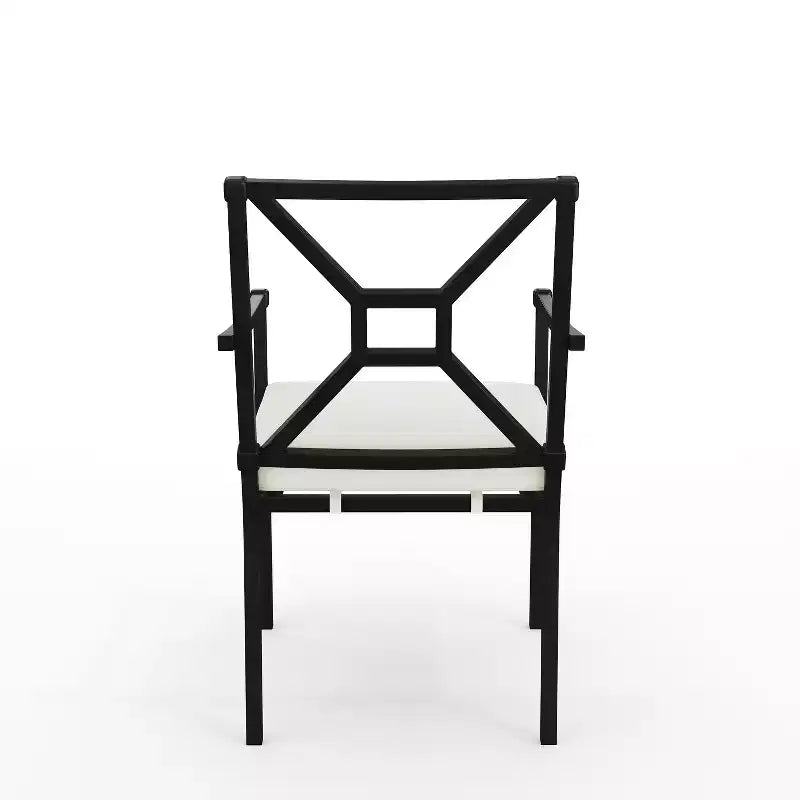Sedia da pranzo impilabile per patio da interni ed esterni Martha Stewart Lily Pond con braccioli, telaio in acciaio nero e cuscino in crema per tutte le stagioni