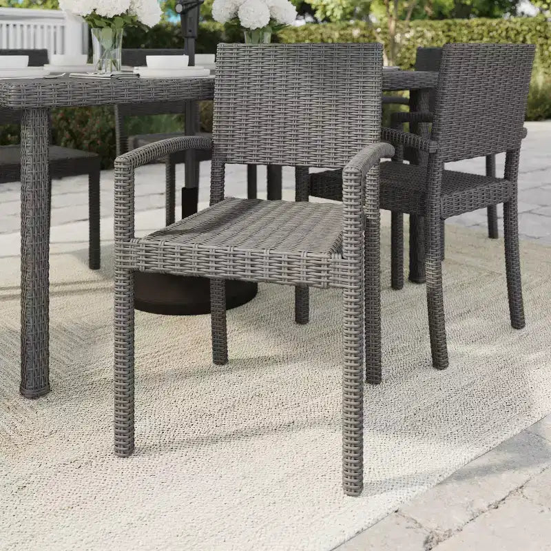 Martha Stewart Bedford Set di 2 sedie da pranzo impilabili per esterni e interni in vimini di rattan