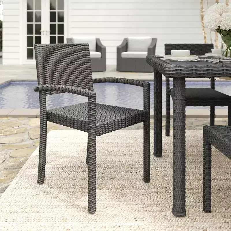 Martha Stewart Bedford Set di 2 sedie da pranzo impilabili per esterni e interni in vimini di rattan