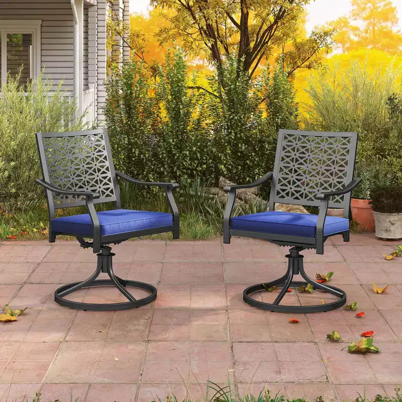 Costway Lot de 4 chaises pivotantes d'extérieur avec coussins rembourrés et dossier haut, beige/bleu marine