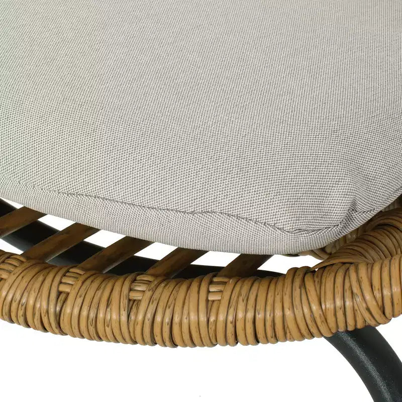 Sedie da pranzo GDFStudio Beulah in vimini e ferro da esterno con cuscino (set di 2), marrone chiaro/beige