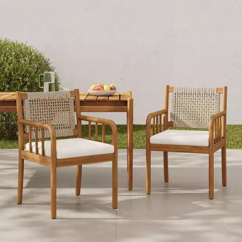 Christopher Knight Home Mara Chaises de salle à manger rustiques d'extérieur en bois d'acacia et rotin avec coussins (lot de 2)