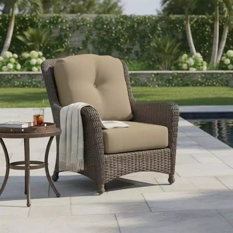 Poltrona d'accento Covers&All Richmond 41 pollici L, vimini Truffle con cuscino Sunbrella