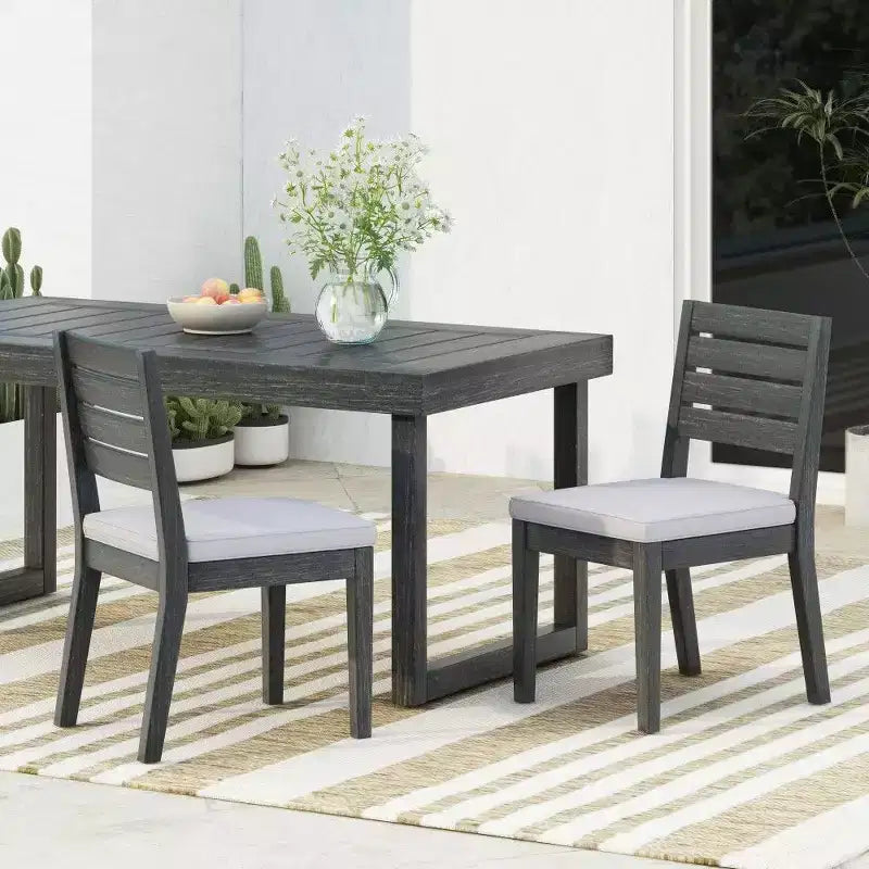 TUYOHW Set di 2 sedie da pranzo da esterno in legno di acacia, sedie da patio senza braccioli con cuscini resistenti all'acqua, capacità 180 kg