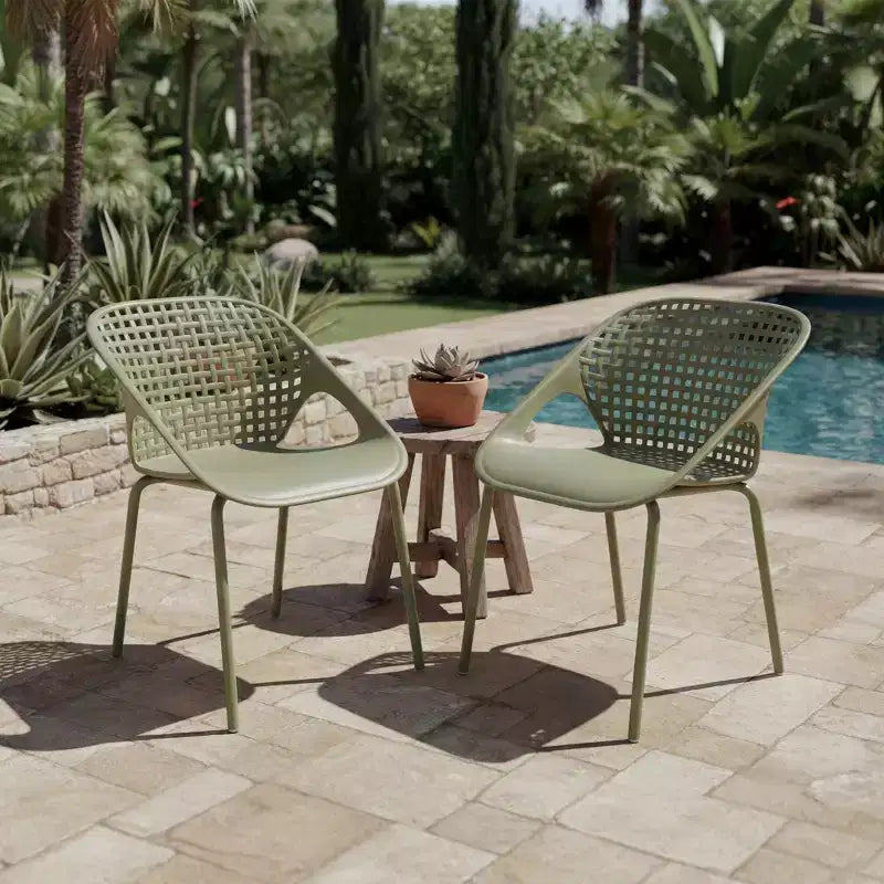 Christopher Knight Home Chaitanya Sedie moderne in ferro e plastica per patio (set da 2)