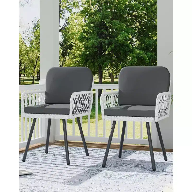 Set di 2 sedie da pranzo per esterni, telaio in metallo nero e rattan intrecciato a mano bianco, poltrone da portico con cuscino per giardino, balcone, terrazza, cortile