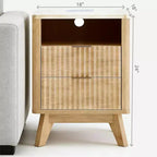 Comodino moderno con stazione di ricarica | Tavolino piccolo da 18" con piano effetto marmo e 2 cassetti | Comodino per camera da letto e soggiorno con finitura rovere