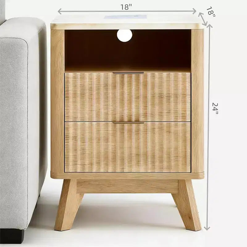 Comodino moderno con stazione di ricarica | Tavolino piccolo da 18" con piano effetto marmo e 2 cassetti | Comodino per camera da letto e soggiorno con finitura rovere