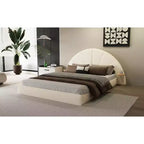 Struttura letto imbottita Boucle ad arco beige con comodino integrato, texture morbida e design stabile a pavimento per camere da letto eleganti, Queen
