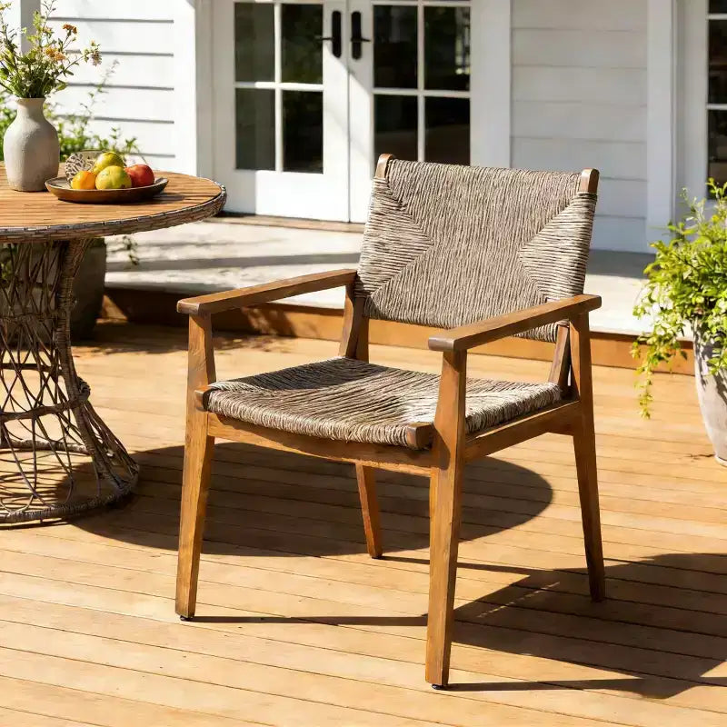 Lot de 2 chaises de salle à manger d'extérieur en bois d'acacia avec assise en osier tressé, finition teck, chaises de jardin avec accoudoirs pour patio-Panipeachy