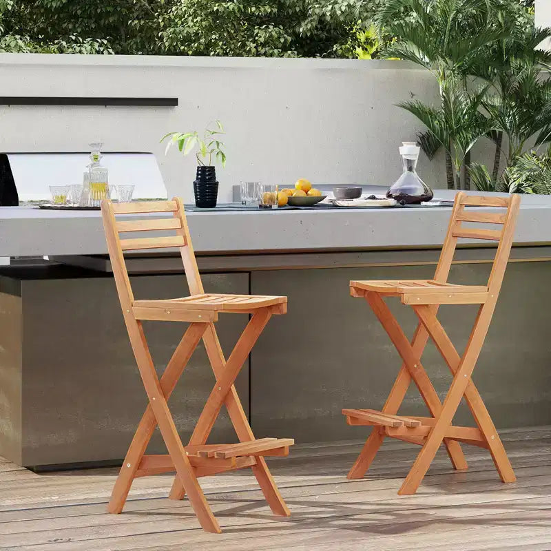 sumyeg Set da 2 Sedie da Bar da Esterno in Legno di Acacia, Sgabello Pieghevole da Terrazza con Schienale e Poggiapiedi, Finitura Naturale, per Giardino e Veranda
