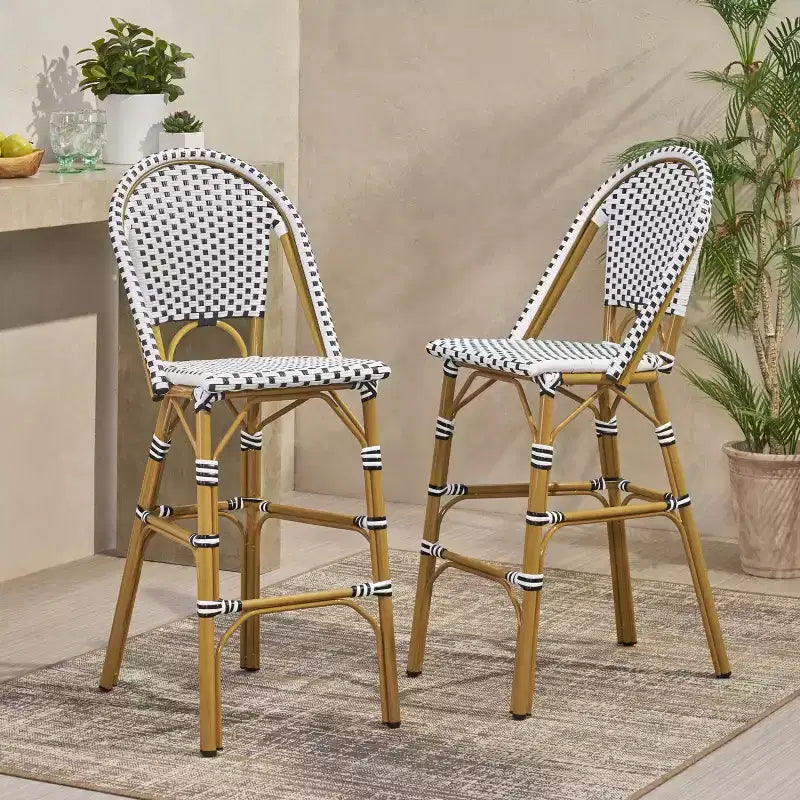 sumyeg Set di 2 sgabelli da bar da esterno 29,5 in stile bistrot francese, in PE rattan intrecciato con telaio in alluminio, finitura effetto bambù, bianco e nero