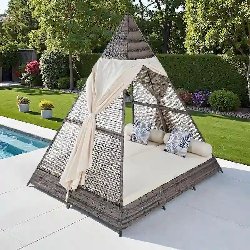 Lettino a tenda triangolare in vimini per esterni da 90,5" con cuscini colorati e tenda