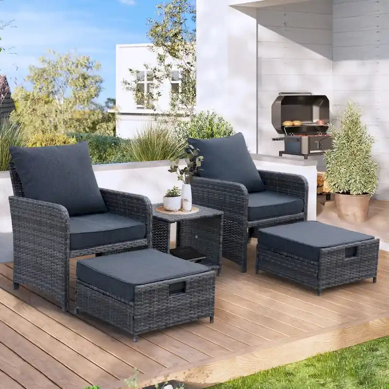 Set da 5 Pezzi da Esterno con Poltrone e Pouf in Wicker e Tavolino