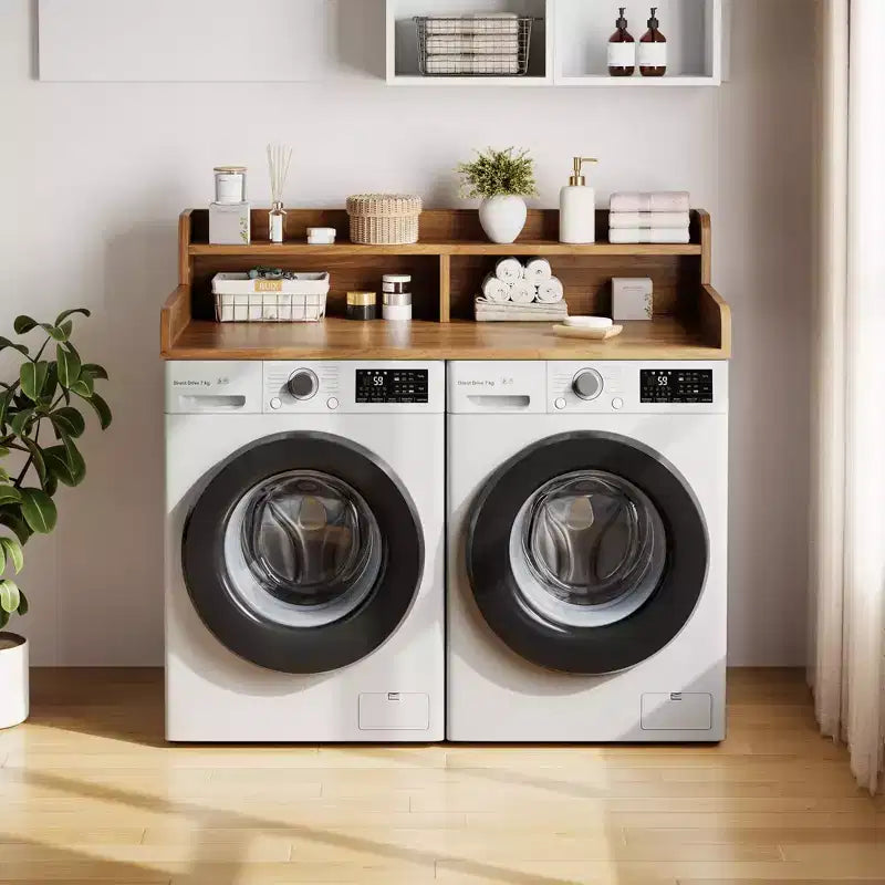 Piano d'appoggio per lavatrice e asciugatrice in legno, piano di lavoro per bucato da 54 pollici con ripiano portaoggetti a 2 livelli, superficie di lavoro antiscivolo con ringhiere per l'organizzazione della lavanderia