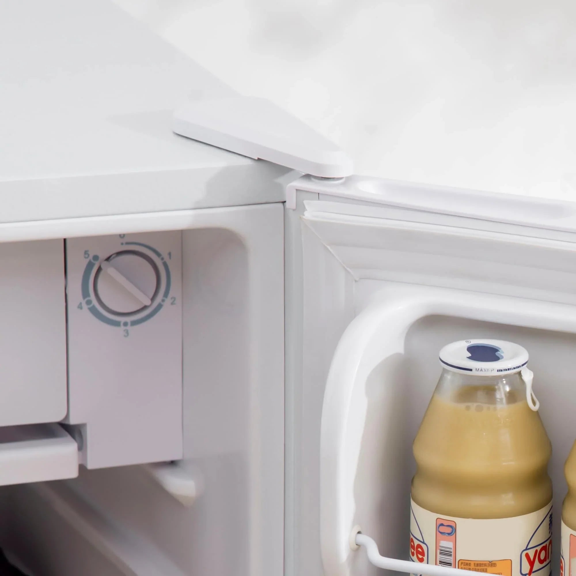 Mini Frigo da 90 litri con congelatore, Frigorifero Compatto Monoporta con Termostato Regolabile per Camera da Letto
