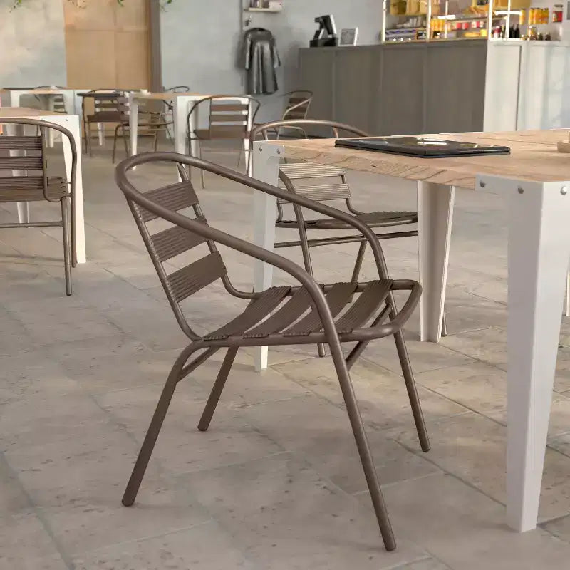 Chaise empilable de restaurant en métal Lila Flash Furniture avec lattes en aluminium