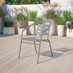 Chaise empilable de restaurant en métal Lila Flash Furniture avec lattes en aluminium