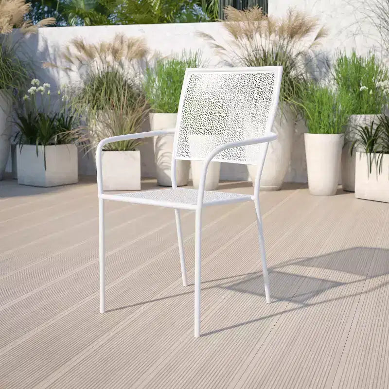 Sedia da braccio da patio Emma and Oliver in metallo colorato di qualità commerciale con schienale quadrato
