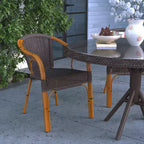 Sedia impilabile da esterni in rattan Merrick Lane serie Esna con telaio in alluminio effetto bambù e braccioli integrati