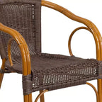 Sedia impilabile da esterni in rattan Merrick Lane serie Esna con telaio in alluminio effetto bambù e braccioli integrati