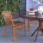 Sedia impilabile da esterni in rattan Merrick Lane serie Esna con telaio in alluminio effetto bambù e braccioli integrati