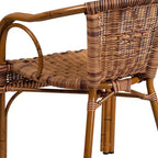 Sedia impilabile da esterni in rattan Merrick Lane serie Esna con telaio in alluminio effetto bambù e braccioli integrati