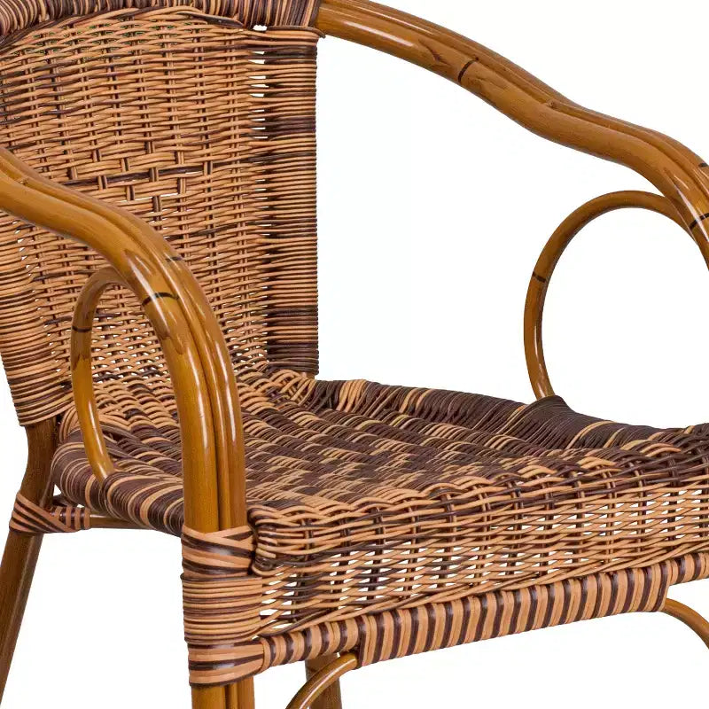 Sedia impilabile da esterni in rattan Merrick Lane serie Esna con telaio in alluminio effetto bambù e braccioli integrati