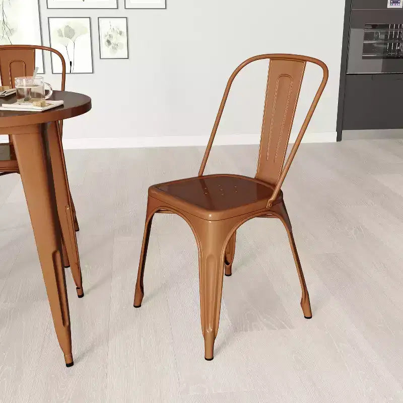 Sedia da pranzo impilabile Merrick Lane Wells per interni/esterni in metallo con schienale a doghe singole e finitura verniciata a polvere
