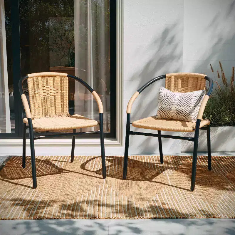Sedia impilabile da ristorante Emma and Oliver 4 Pack in Rattan per interni ed esterni con schienale curvo