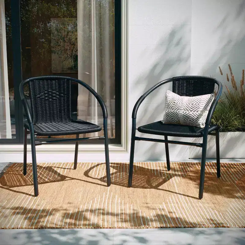 Sedia impilabile da ristorante Emma and Oliver 4 Pack in Rattan per interni ed esterni con schienale curvo