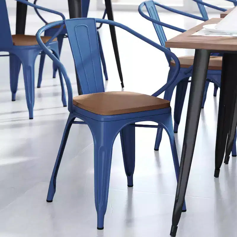 Flash Furniture Luna, sedia impilabile da interno ed esterno in metallo di livello commerciale con braccioli, seduta in polistirene per tutte le stagioni e schienale con stecche verticali