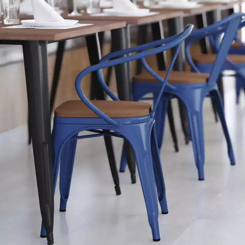 Flash Furniture Luna, sedia impilabile da interno ed esterno in metallo di livello commerciale con braccioli, seduta in polistirene per tutte le stagioni e schienale con stecche verticali