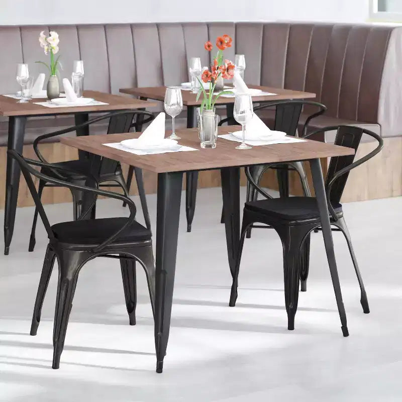 Flash Furniture Luna, sedia impilabile da interno ed esterno in metallo di livello commerciale con braccioli, seduta in polistirene per tutte le stagioni e schienale con stecche verticali