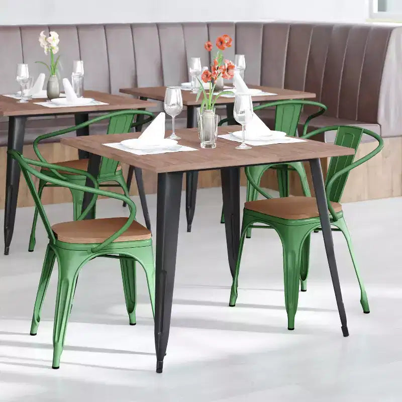 Flash Furniture Luna, sedia impilabile da interno ed esterno in metallo di livello commerciale con braccioli, seduta in polistirene per tutte le stagioni e schienale con stecche verticali