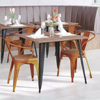 Flash Furniture Luna, sedia impilabile da interno ed esterno in metallo di livello commerciale con braccioli, seduta in polistirene per tutte le stagioni e schienale con stecche verticali