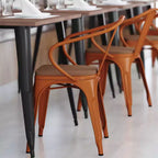 Flash Furniture Luna, sedia impilabile da interno ed esterno in metallo di livello commerciale con braccioli, seduta in polistirene per tutte le stagioni e schienale con stecche verticali