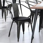Flash Furniture Luna, sedia impilabile da interno ed esterno in metallo di livello commerciale con braccioli, seduta in polistirene per tutte le stagioni e schienale con stecche verticali