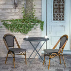 Flash Furniture Bordeaux, Set di 2 Sedie Impilabili da Bistrò Commerciale per Interni/Esterni, Schienale e Seduta in Rattan PE, Struttura in Alluminio con Stampa Effetto Bambù