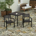 Merrick Lane, set di due sedie impilabili in alluminio con schienale e seduta a doghe effetto teak e braccioli con inserti effetto teak