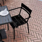 Flash Furniture Nash Sedia Impilabile per Interni/Esterni in Acciaio per Uso Commerciale con 2 Doghe e Braccioli, Set da 4