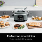 Ciotola multifunzione da 8,5 litri, con 8 funzioni in 1: Slow Cooker, Forno Olandese, Vaporiera, Coperchio in Vetro, Cucchiaio Integrato, Pentola Adatta al Forno fino a 260°C