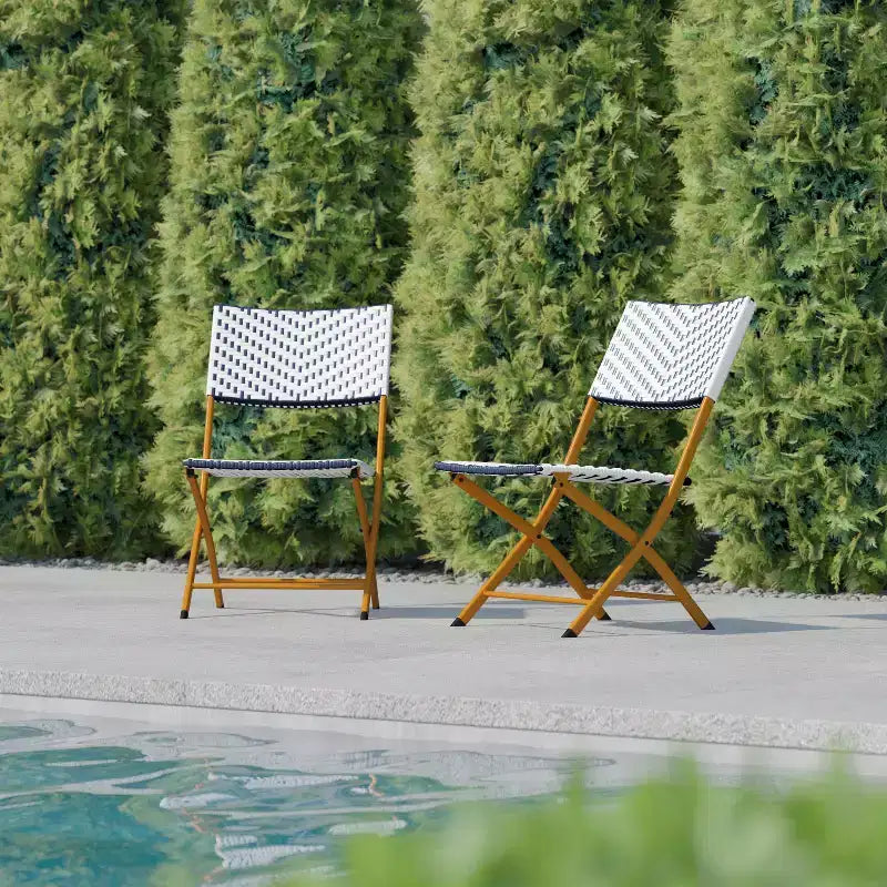 Flash Furniture Rouen, Set di due sedie pieghevoli da bistrò in rattan PE con struttura in metallo per uso interno ed esterno
