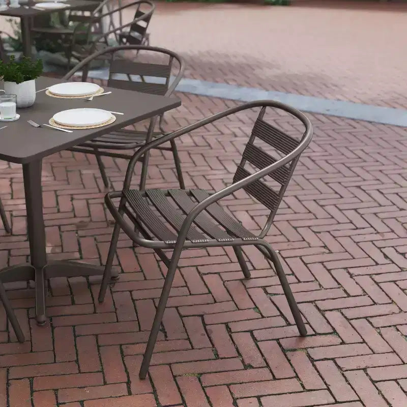 Flash Furniture Lila Confezione da 4 Sedie Impilabili per Ristorante in Metallo con Doghe in Alluminio