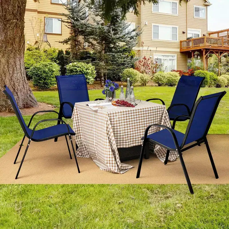 Set di 4 sedie da pranzo per patio impilabili con braccioli salvaspazio da giardino Costway nero/marrone/grigio/blu navy