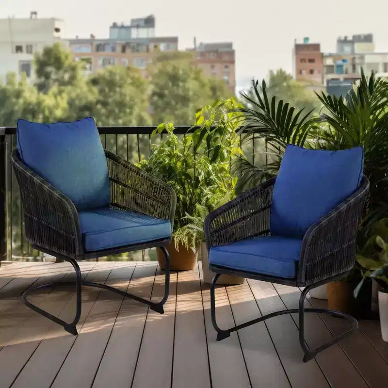 Set da pranzo da 2 sedie a dondolo Four Seasons Courtyard Adelaide con struttura in acciaio, cuscini in olefin blu e capacità di 113 kg