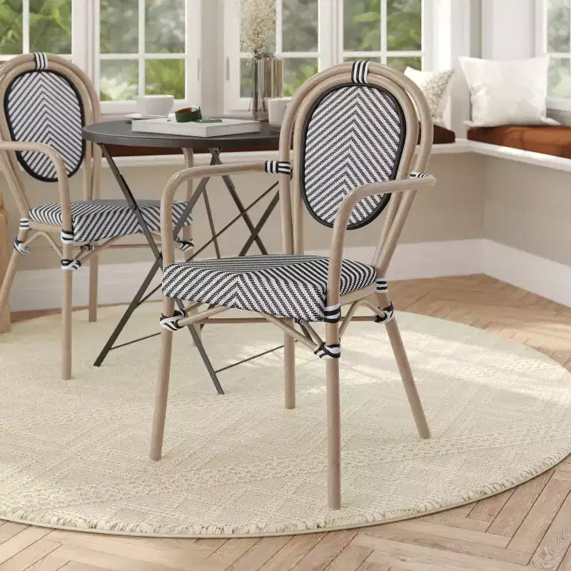 Sedia impilabile da bistrò Flash Furniture Marseille Thonet commerciale per interni/esterni con braccioli, textilene e telaio in alluminio con stampa bambù