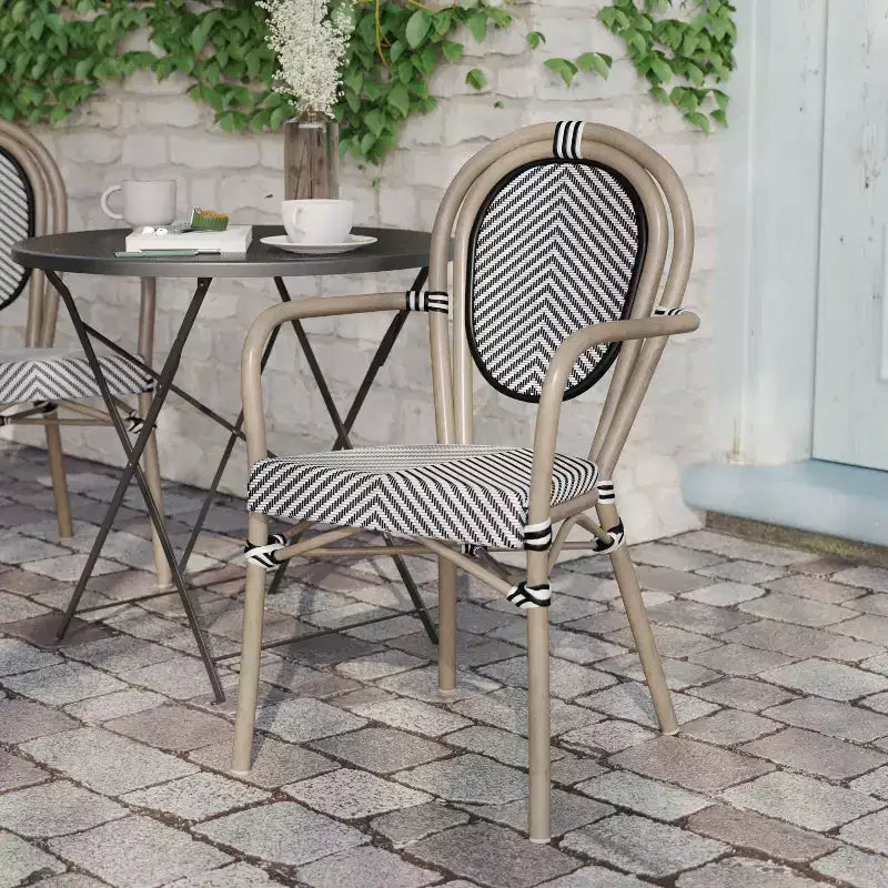 Sedia impilabile da bistrò Flash Furniture Marseille Thonet commerciale per interni/esterni con braccioli, textilene e telaio in alluminio con stampa bambù