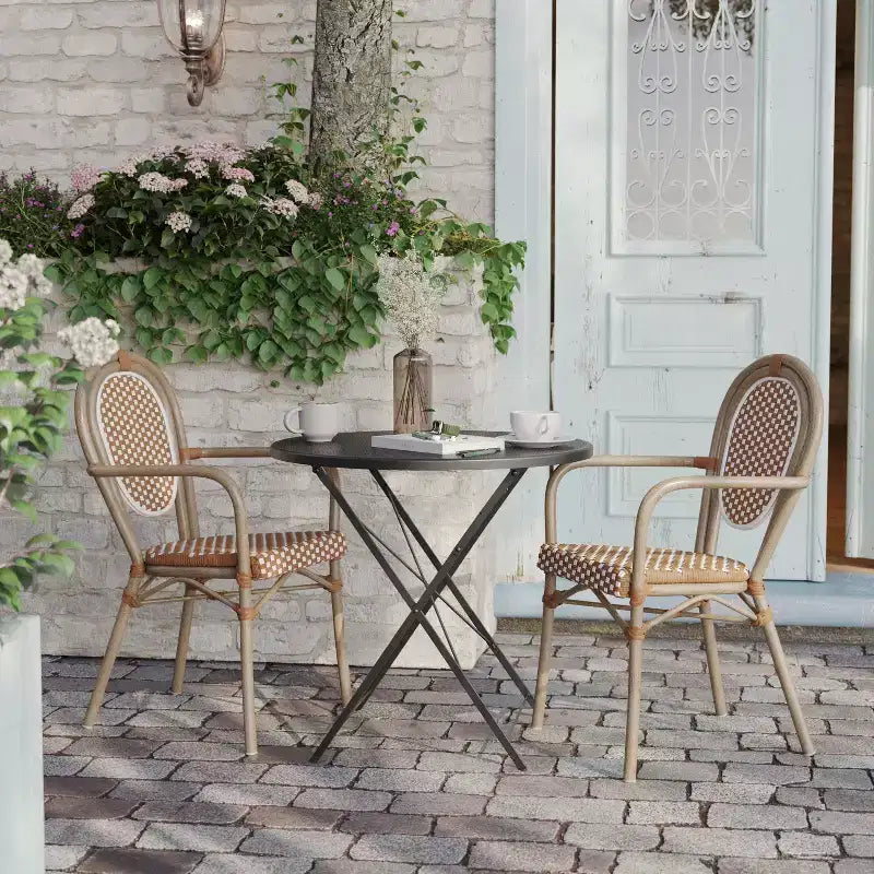 Flash Furniture Set da 2 sedie impilabili Lourdes Thonet Bistro commerciali da interno/esterno con braccioli, struttura in rattan PE e alluminio
